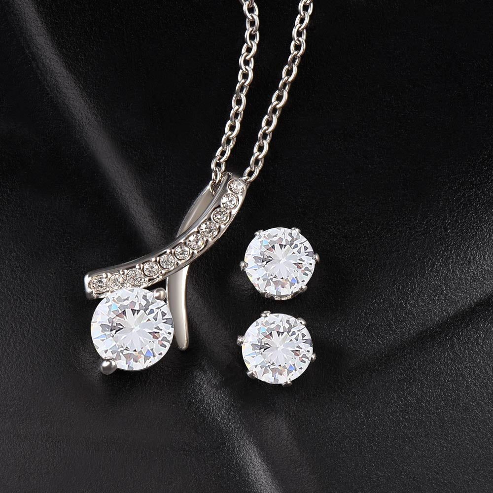 The Alluring Beauty Necklace with Earring Set